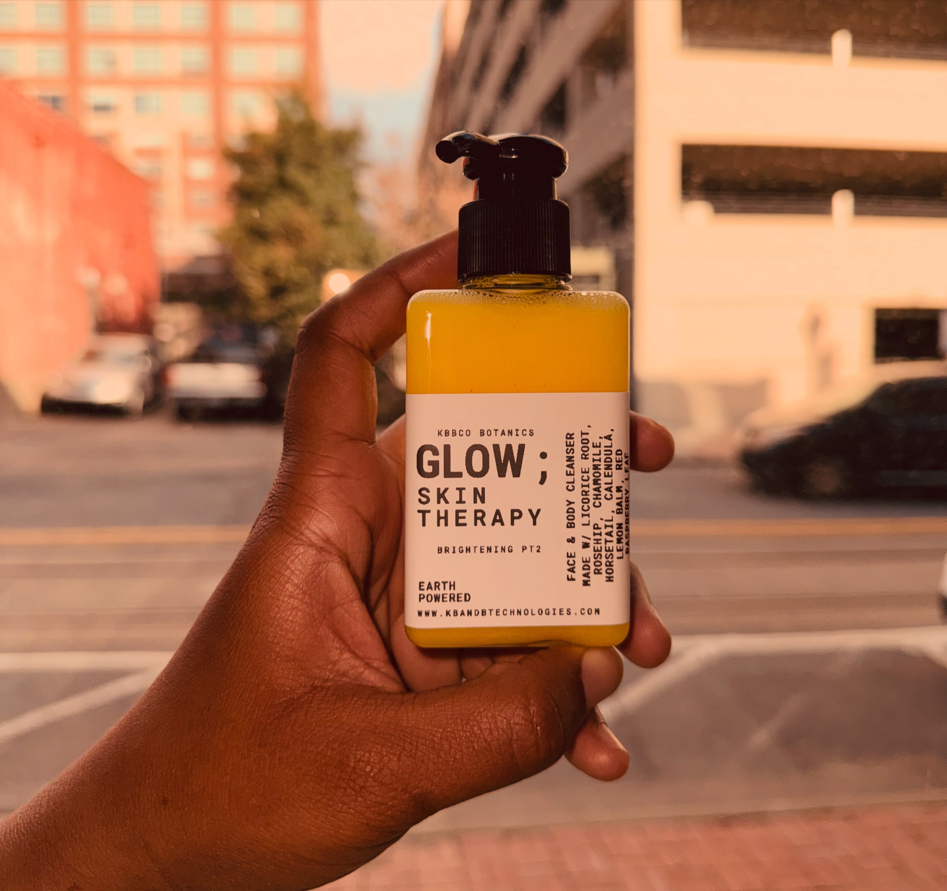 GLOW ; Skin Therapy BRIGHTENING Face & Body Cleanser