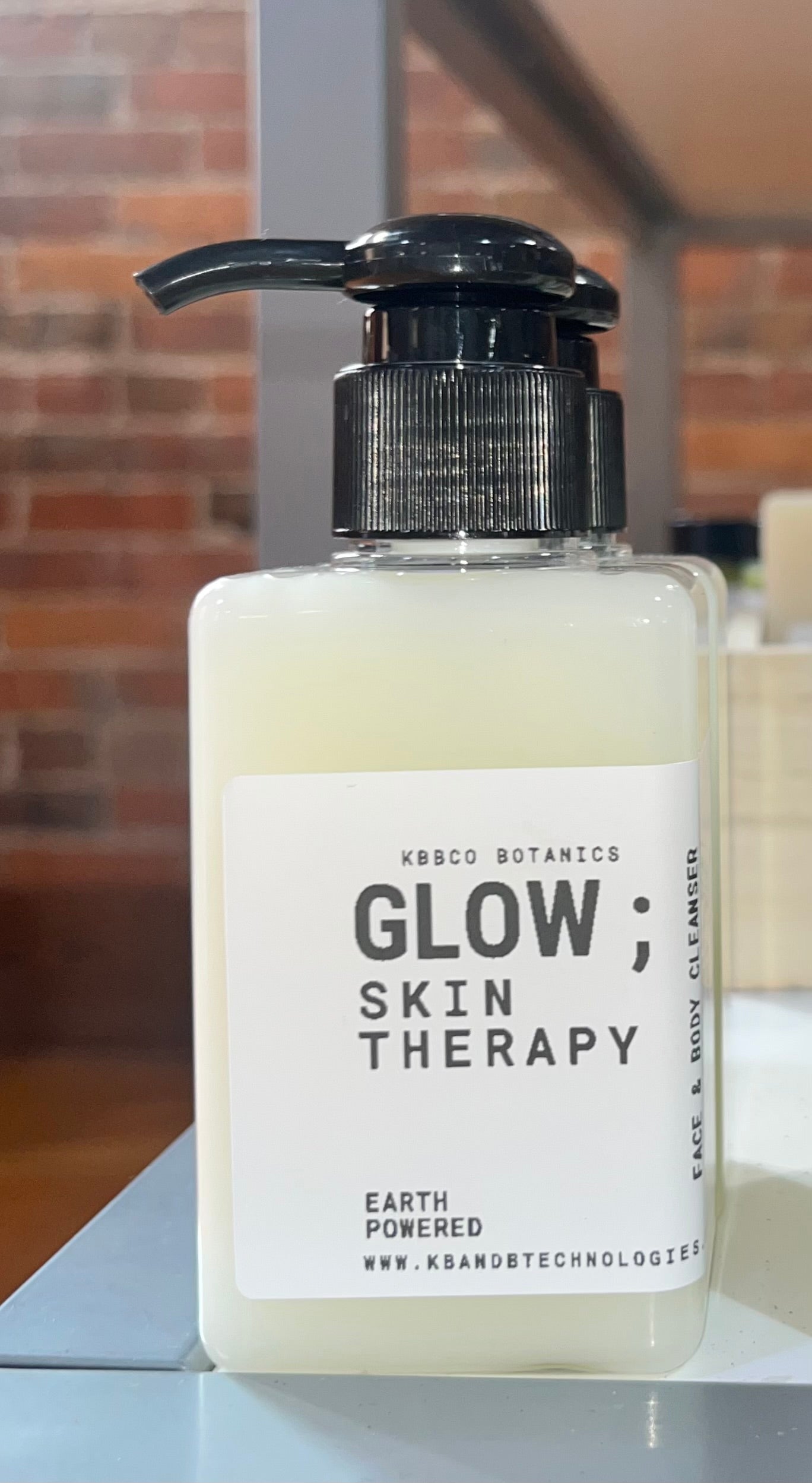 GLOW ; Skin Therapy Face & Body Cleanser SIMPLE